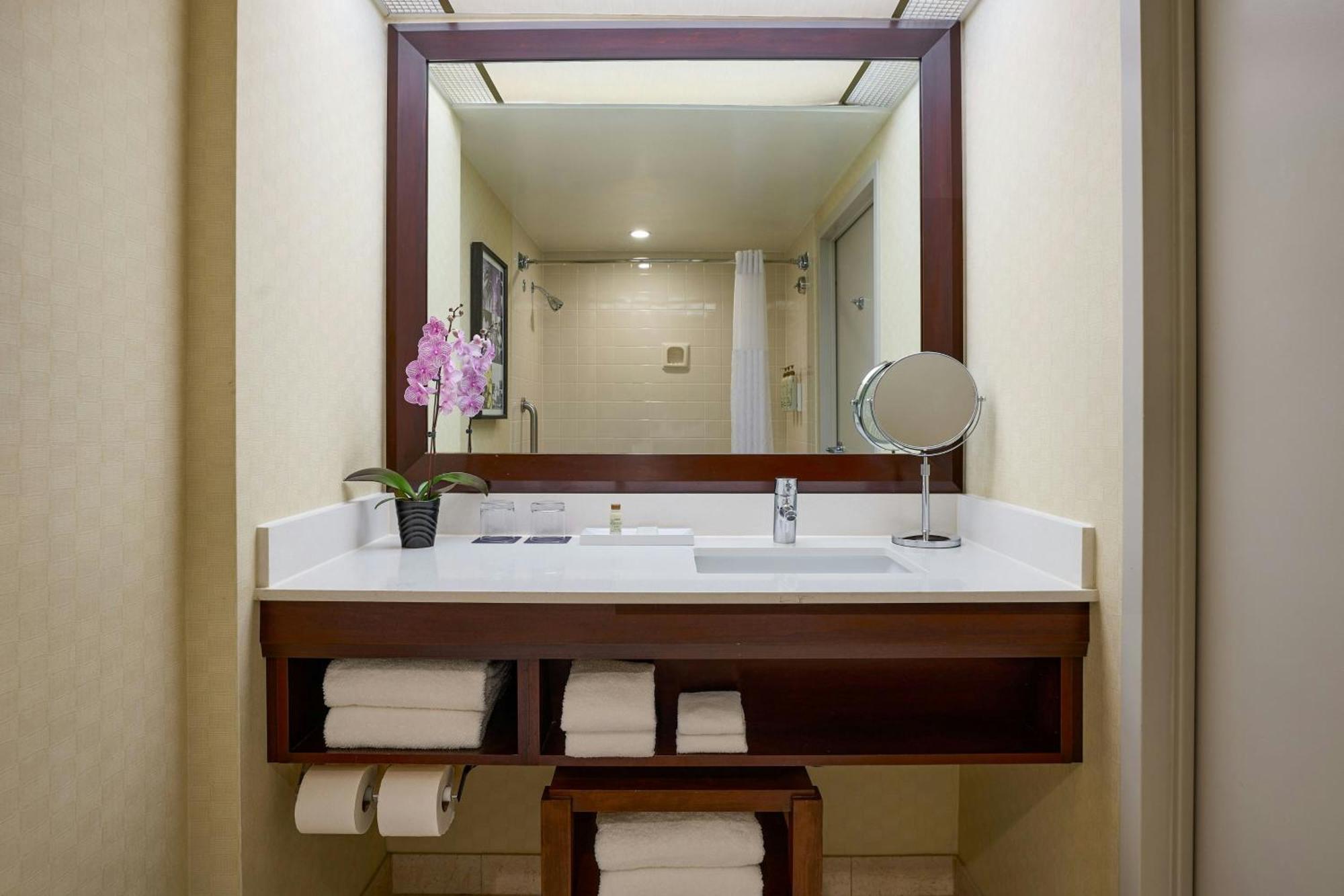 Renaissance Los Angeles Airport Hotel Bagian luar foto