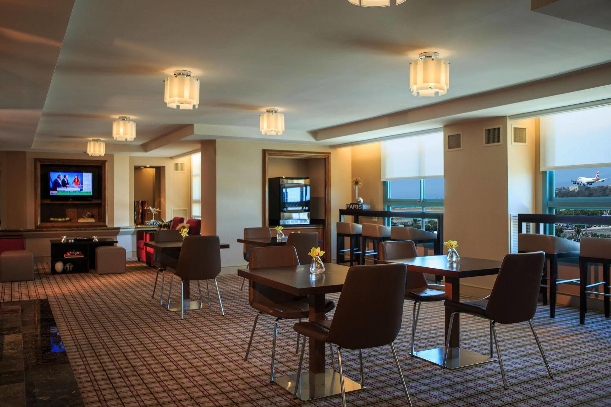 Renaissance Los Angeles Airport Hotel Bagian luar foto